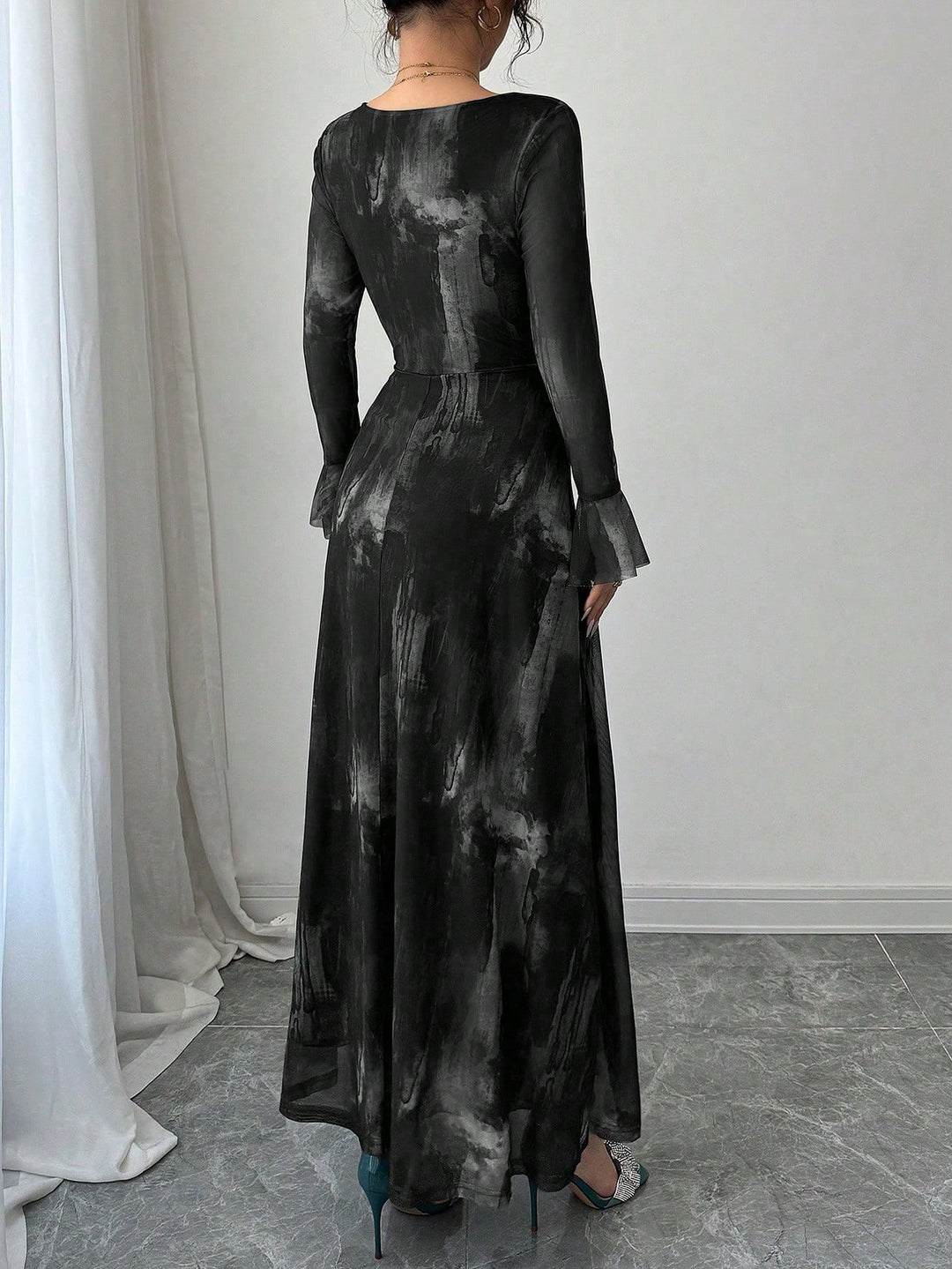 Black Sweetheart Neck Flare Sleeve Maxi Dress