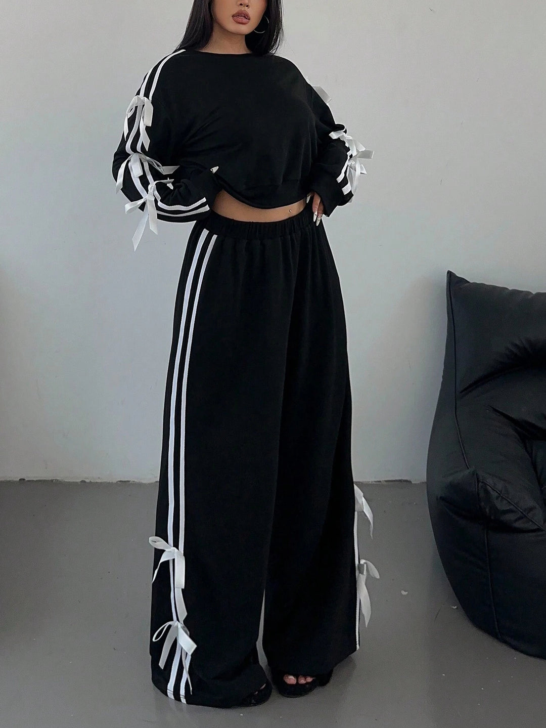 Black Bow Detail Contrast Pipin Sweatshirt And Pant Set