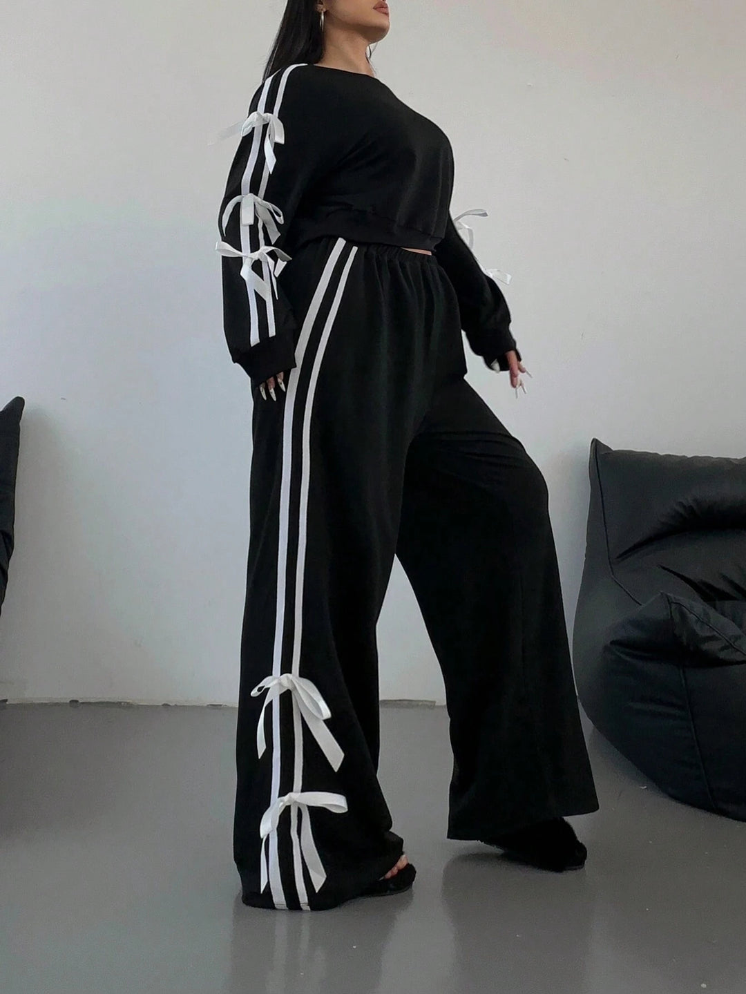Black Bow Detail Contrast Pipin Sweatshirt And Pant Set