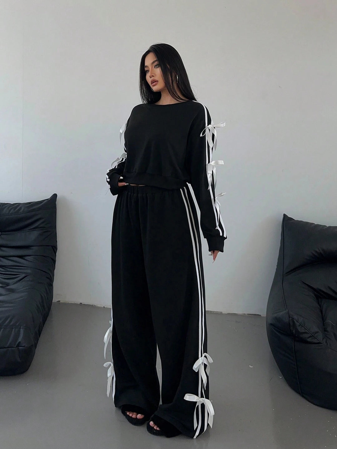 Black Bow Detail Contrast Pipin Sweatshirt And Pant Set