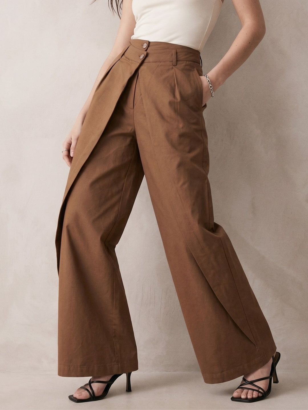 Brown Highwaist Buttoned Wide Leg Pleated Trouser