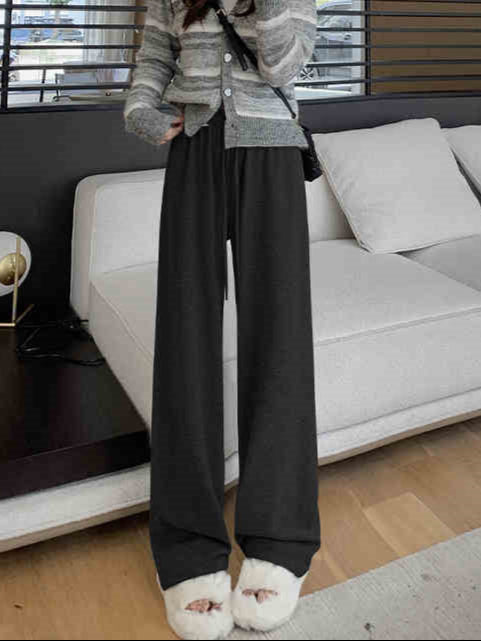 Black Solid Relaxed Sweatpants