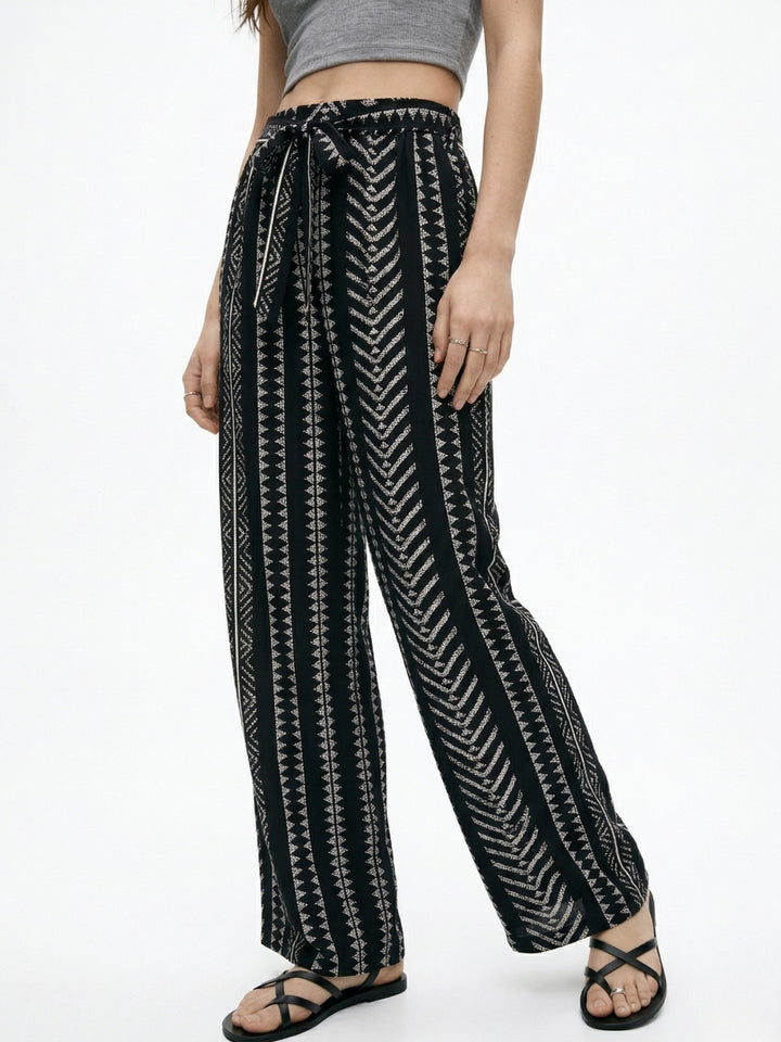 Black Waist Tie-Up Printed Pant