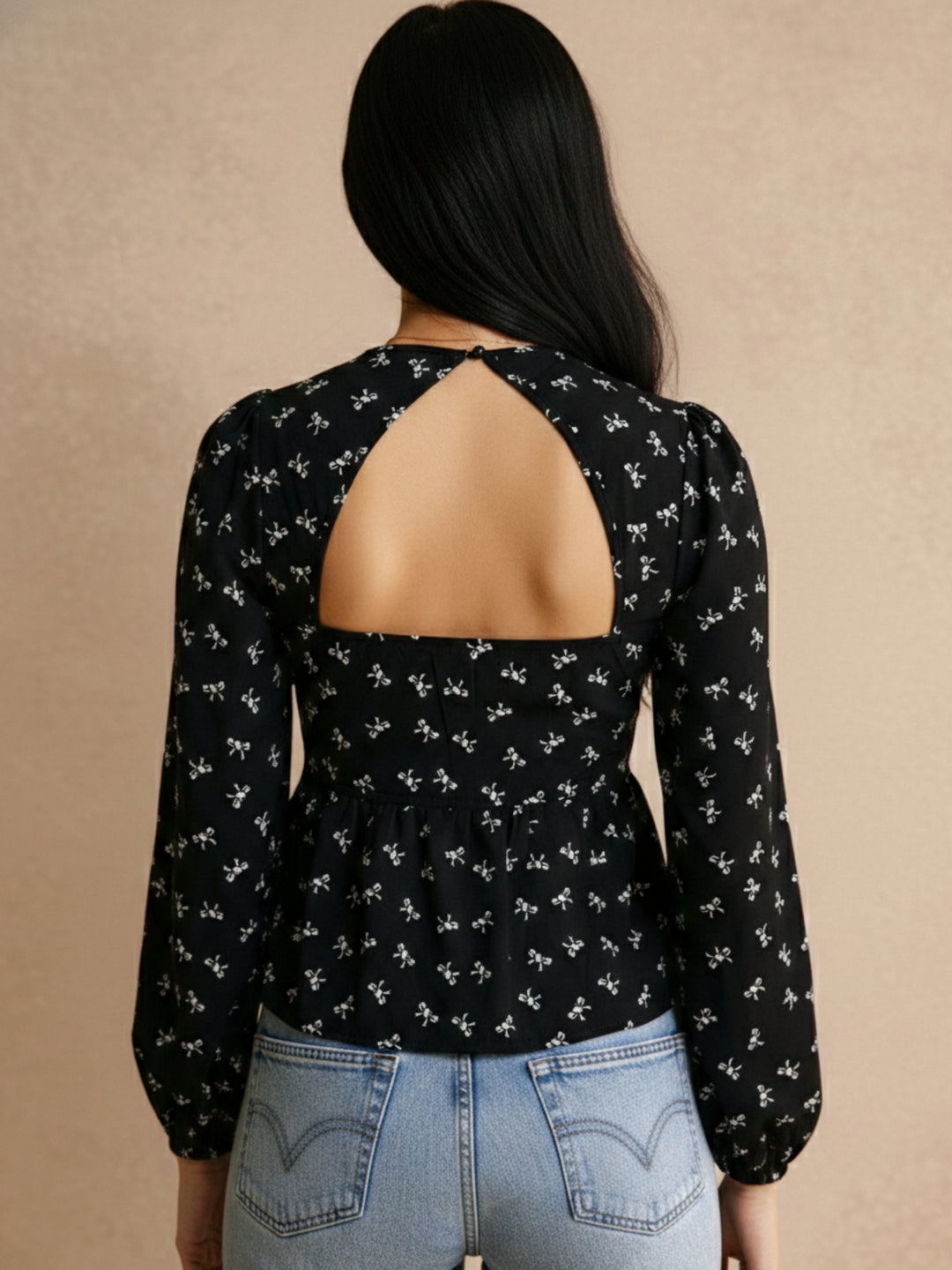 Black Sweetheart Neckline Full Sleeves Top