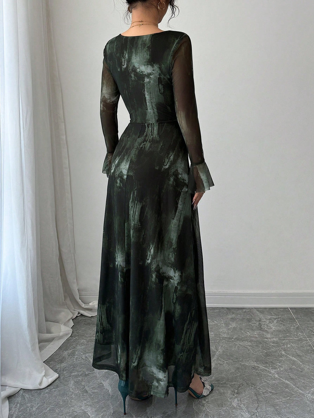 Green Sweetheart Neck Flare Sleeve Maxi Dress