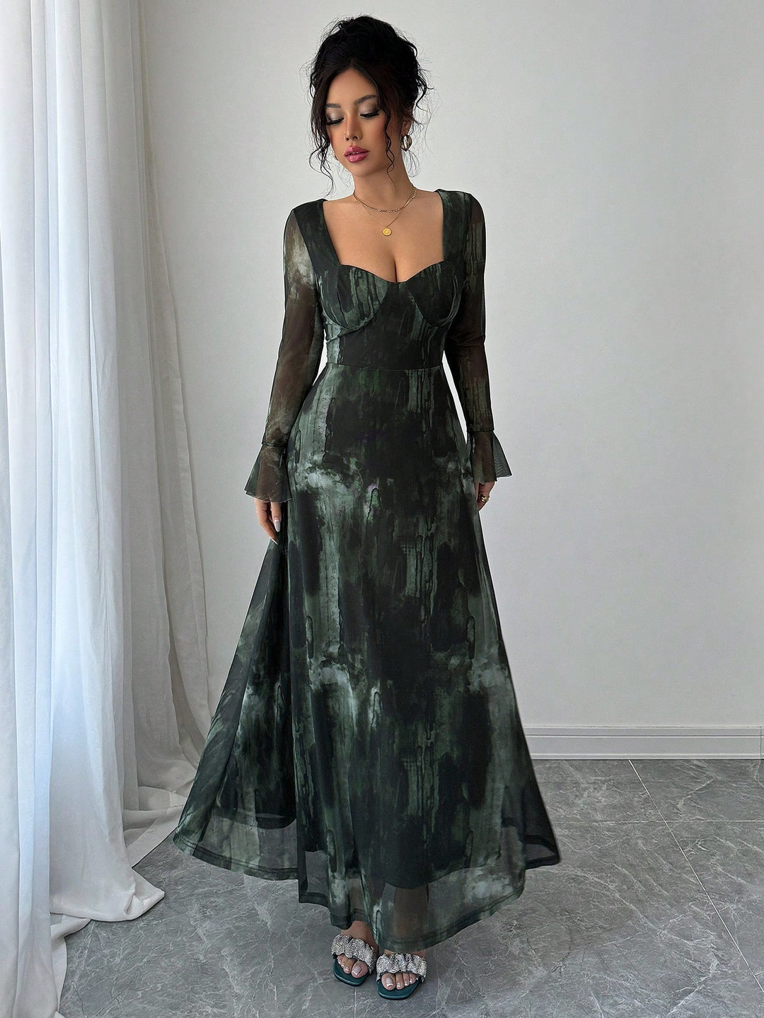 Green Sweetheart Neck Flare Sleeve Maxi Dress