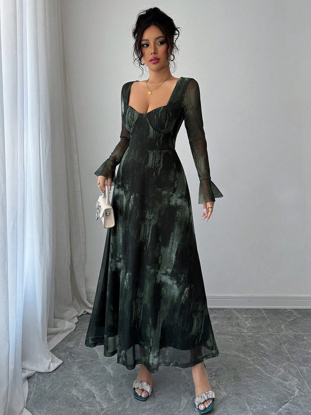 Green Sweetheart Neck Flare Sleeve Maxi Dress