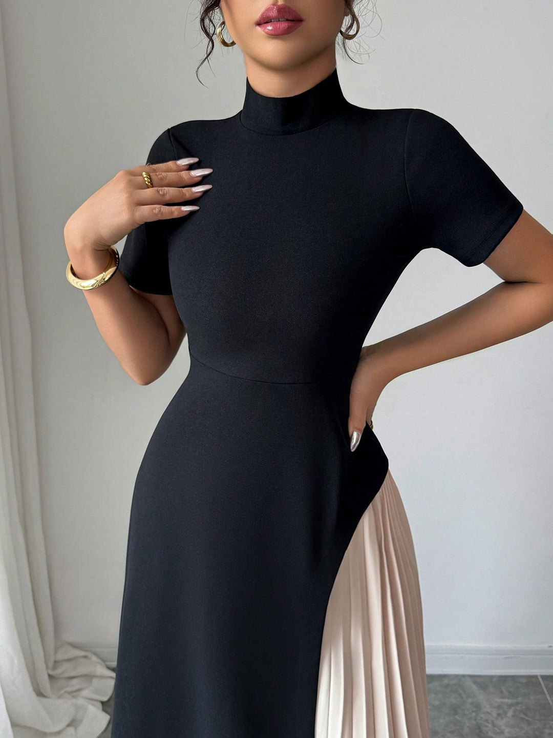 Black Block Pleat Short Sleeve Dress