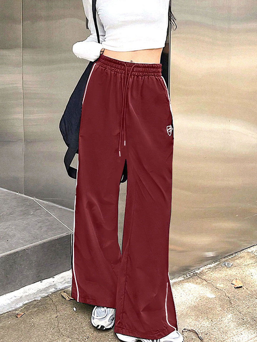 Wine Side Contrast Piping Sweatpants