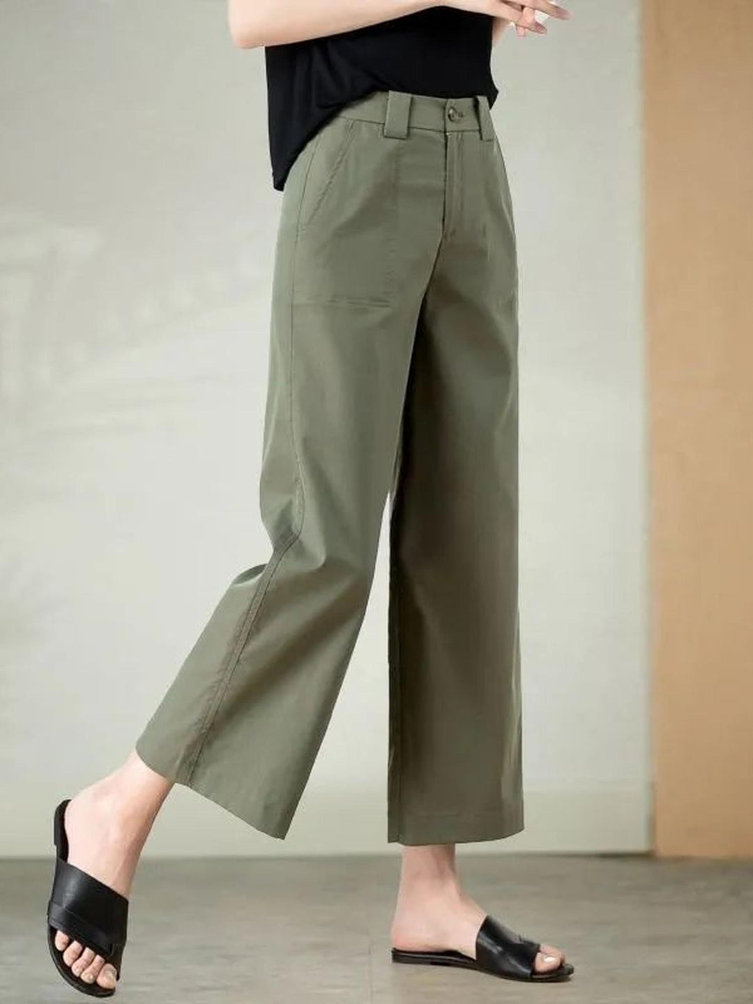 Green Solid Cropped Trousers
