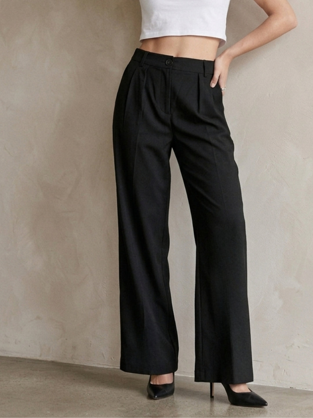 Black Pleated Solid Trouser With Belt