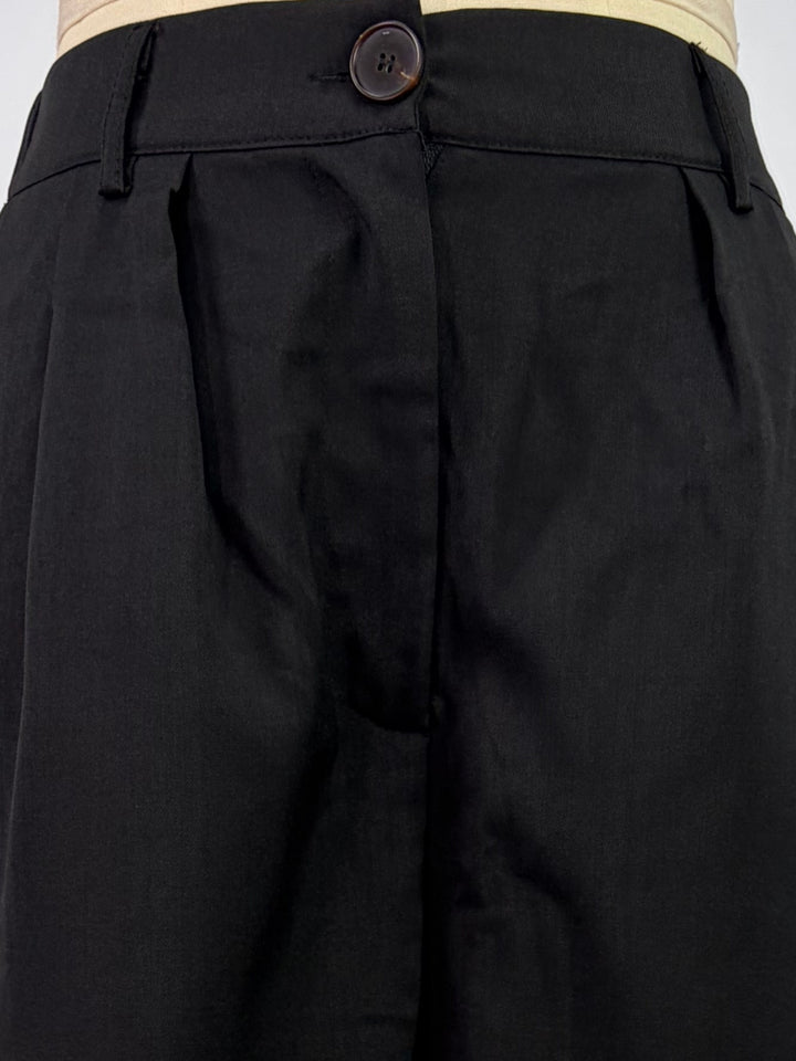Black Pleated Solid Trouser With Belt