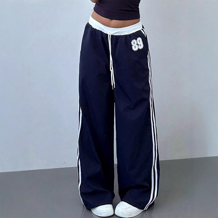 Blue Contrast Binding Sweatpants With Graphics