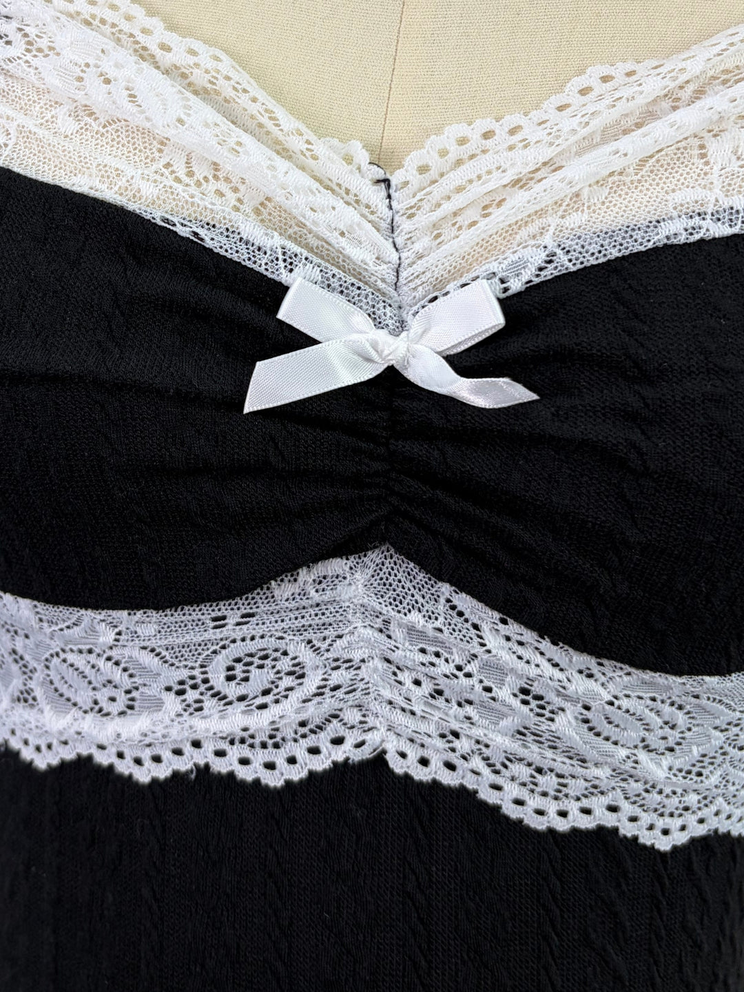 Black Sweetheart Neckline Tank Top With Lace