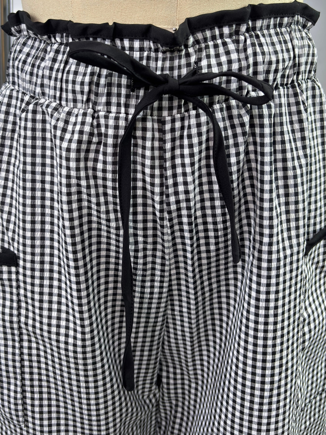 Black Contrast Waist Checkered Pant