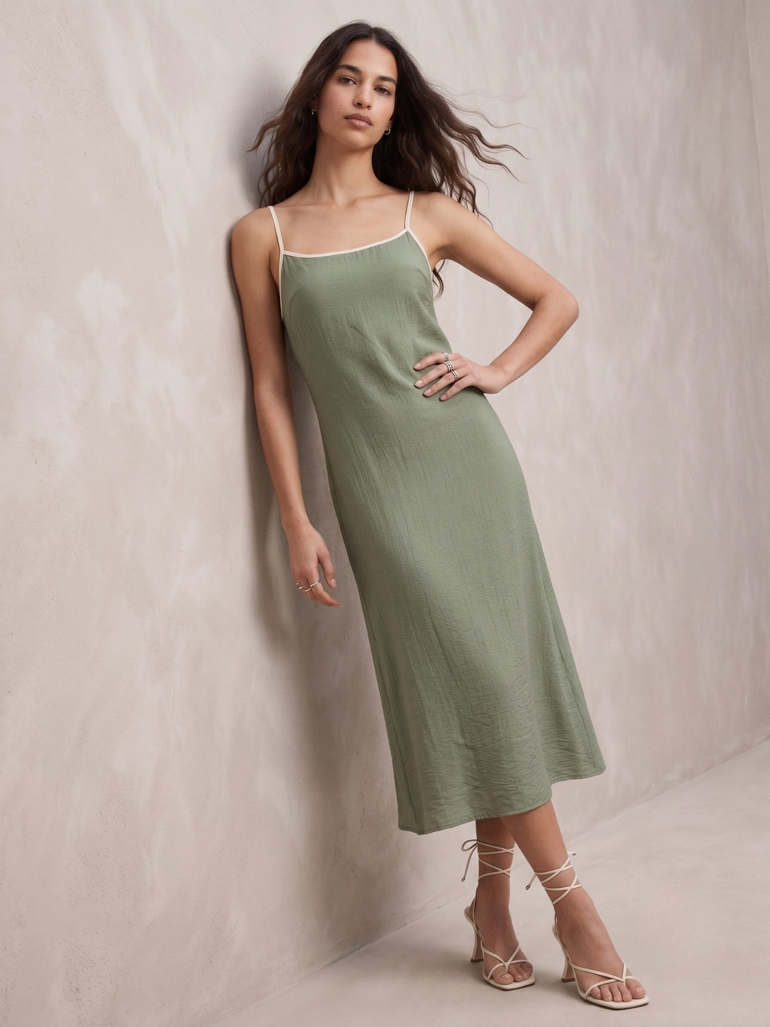Green Contrast Neckline Dress