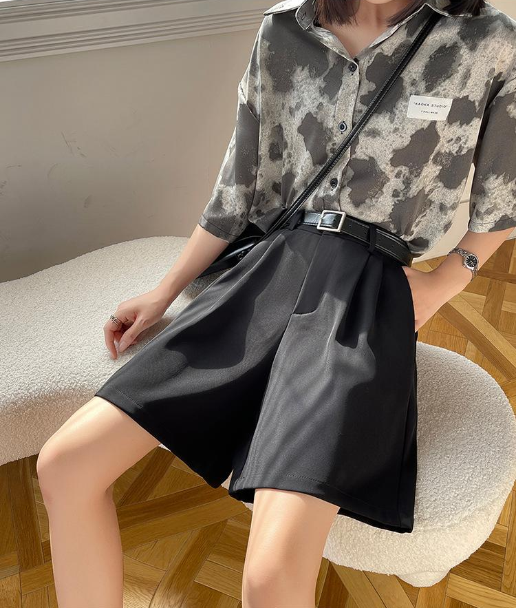 Black Relaxed Fit Pleated Shorts