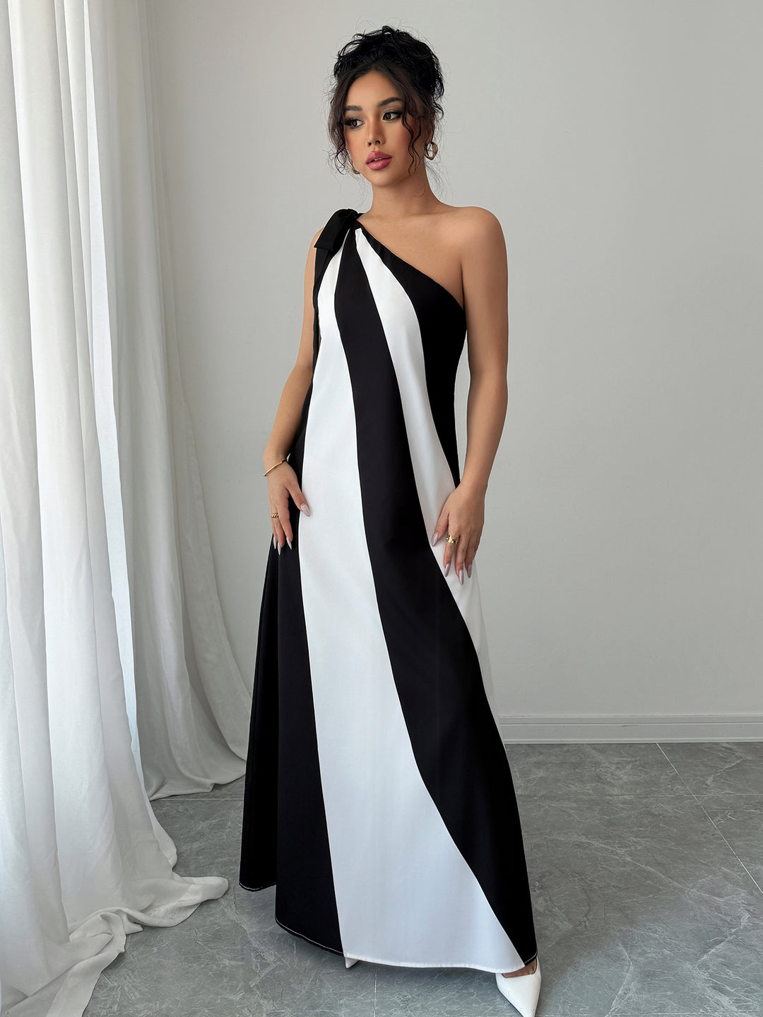 White One-Off Shoulder Contrast Maxi Dress
