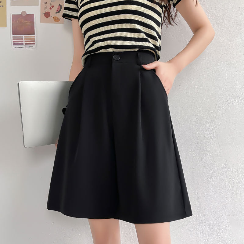 Black Pleated Regulatr Fit Shorts